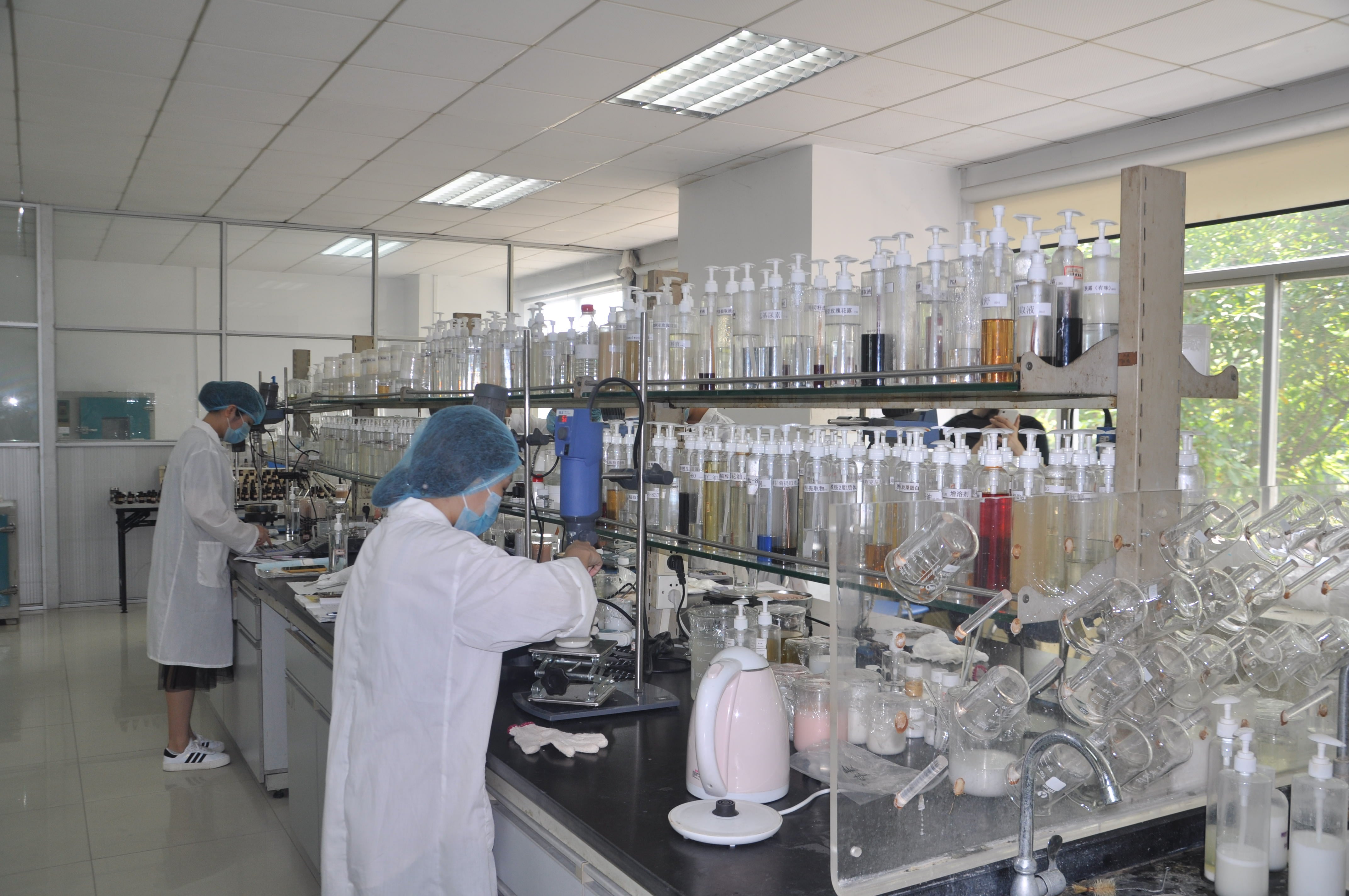 通过社区洞察、场景定制、服务适配