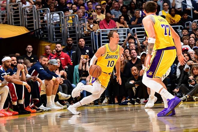 湖人客场力克热火豪取8连胜 肯纳德低迷难掩球队