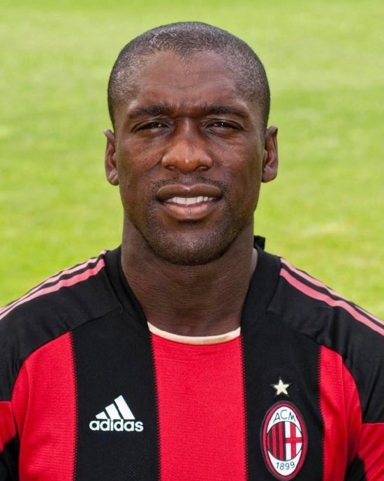 AC米兰传奇球员退役告别战引发球迷深情回忆