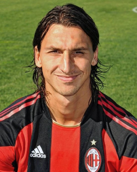 AC米兰传奇球员退役告别战引发球迷深情回忆