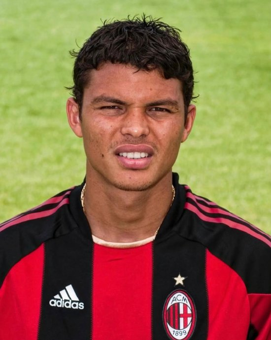 AC米兰传奇球员退役告别战引发球迷深情回忆