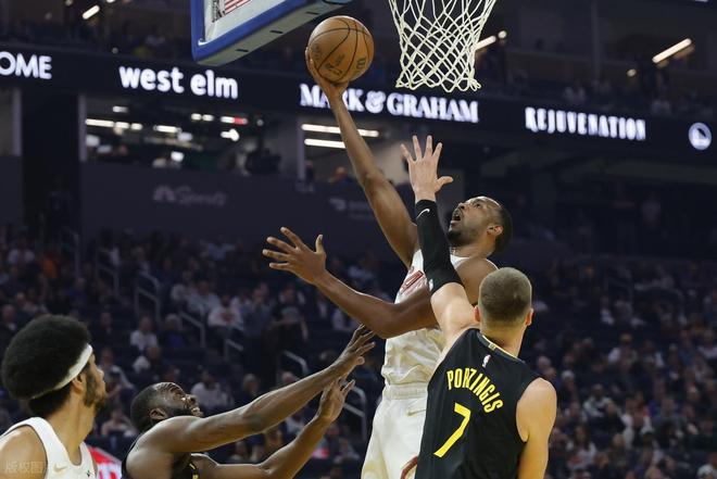 哈登25+17助攻 米切尔爆发骑士客场力克勇士冲击