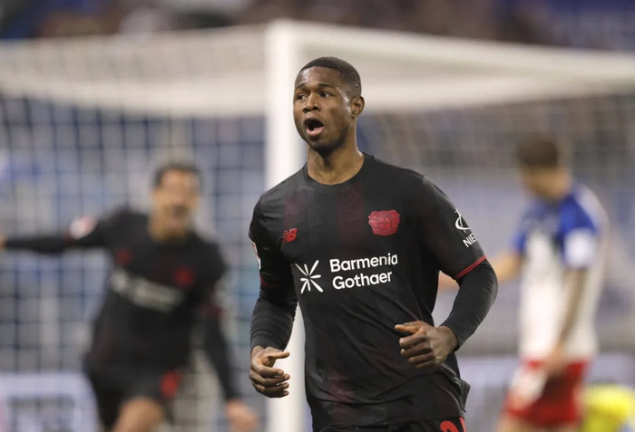 哲凯赖什世界杯庆功照引热议 阿森纳瞄准科法内