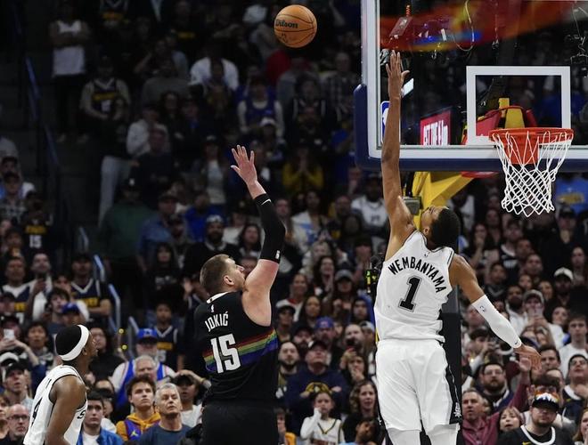 文班亚马赛后盛赞激烈对决：马刺险胜掘金获宝